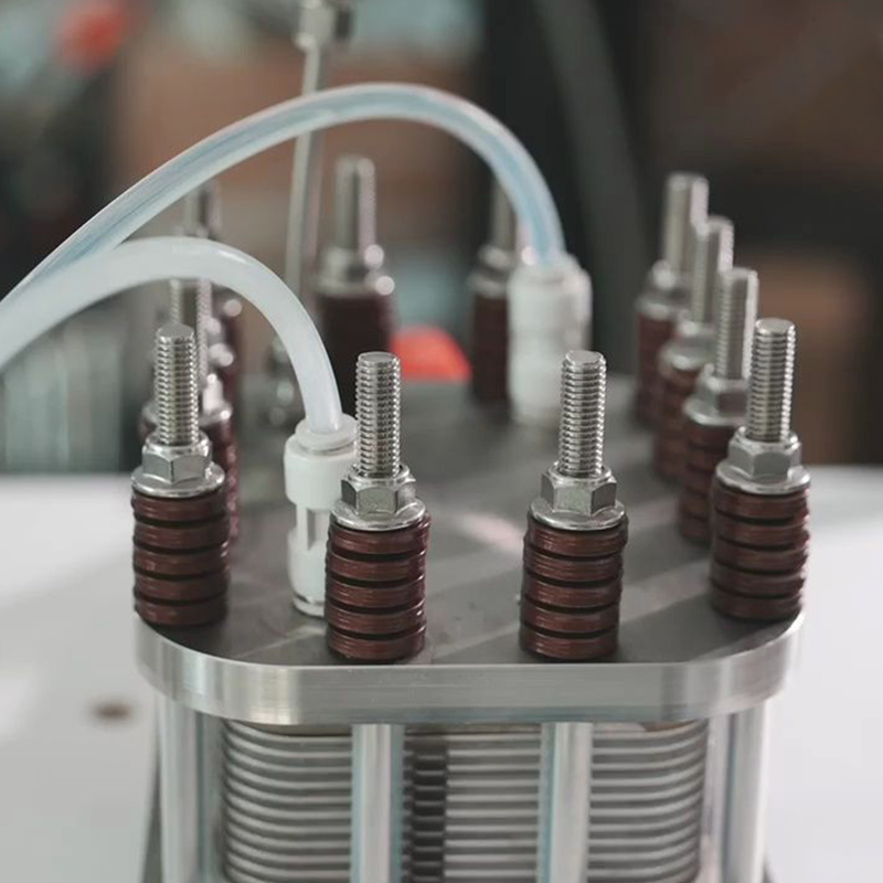 Pem su elektrolizinin performansına təsir edən funksional amillərin təhlili